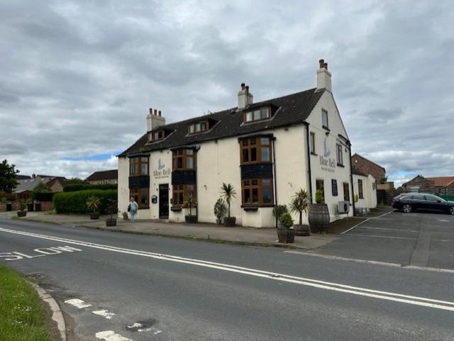 The Blue Bell Hotel Boroughbridge Eksteriør billede